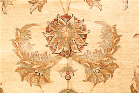 Serapi Beige Hand Knotted 120 X 200 Area Rug 250-30568 Image 3