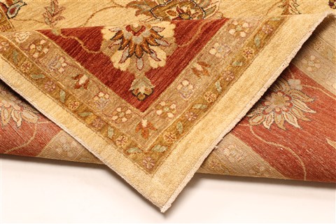 Ziegler Beige Hand Knotted 123 X 183 Area Rug 250-30623 Image 6