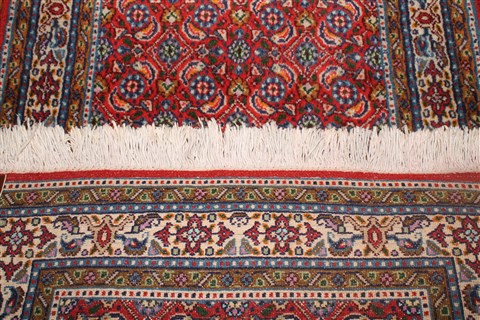 Mashad Red Hand Knotted 111 X 211 Area Rug 400-30644 Image 4
