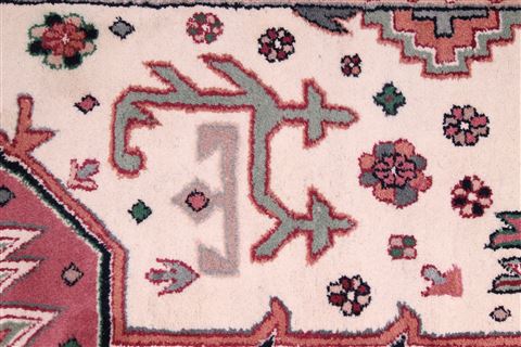 Heriz Beige Hand Knotted 100 X 145 Area Rug 301-30878 Image 10