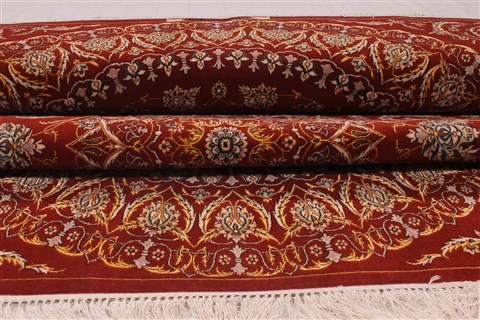 Isfahan Red Hand Knotted 41 X 60 Area Rug 254-32073 Image 10