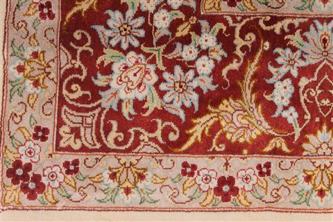 Qum Beige Hand Knotted 44 X 68 Area Rug 254-32085 Image 4