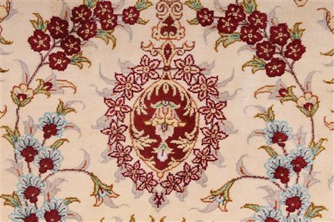 Qum Beige Hand Knotted 44 X 68 Area Rug 254-32085 Image 6
