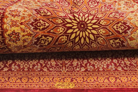Qum Red Hand Knotted 43 X 67 Area Rug 254-32095 Image 5