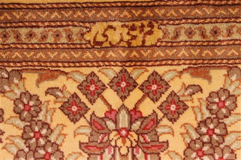 Qum Beige Hand Knotted 44 X 66 Area Rug 254-32103 Image 3