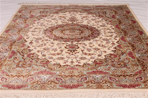 Qum Beige Hand Knotted 32 X 51 Area Rug 254-49139 Image 1