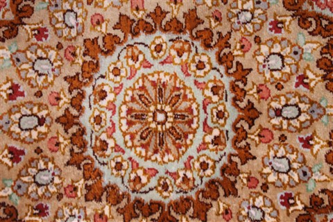 Qum Beige Hand Knotted 32 X 51 Area Rug 254-49139 Image 4
