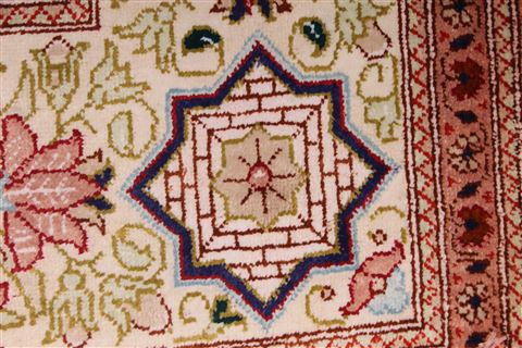 Qum Beige Hand Knotted 34 X 41 Area Rug 254-49163 Image 16
