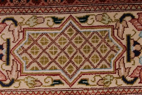 Qum Beige Hand Knotted 34 X 41 Area Rug 254-49163 Image 17