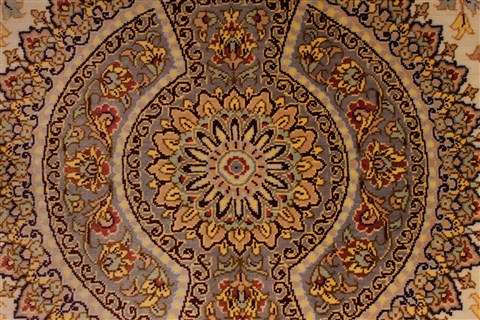 Qum Beige Hand Knotted 35 X 51 Area Rug 254-49165 Image 3