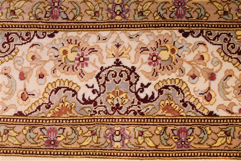 Qum Beige Hand Knotted 35 X 51 Area Rug 254-49165 Image 9