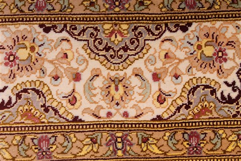 Qum Beige Hand Knotted 35 X 51 Area Rug 254-49165 Image 10