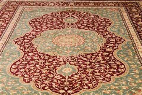 Qum Red Hand Knotted 33 X 41 Area Rug 254-49166 Image 6