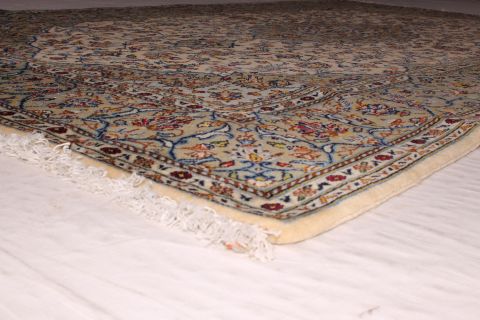 Kashan Beige Hand Knotted 47 X 73 Area Rug 400-74428 Image 1