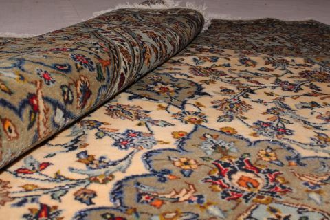 Kashan Beige Hand Knotted 47 X 73 Area Rug 400-74428 Image 4