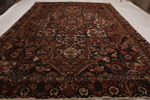 Bakhtiar Red Hand Knotted 111 X 156 Area Rug 155-74525 Image 1