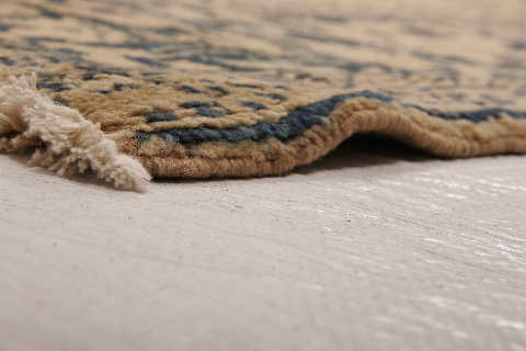 Heriz Beige Hand Knotted 98 X 136 Area Rug 155-74607 Image 4