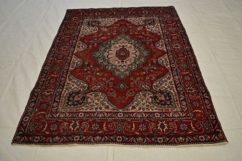 Tabriz Red Hand Knotted 45 X 64 Area Rug 100-74771 Image 3
