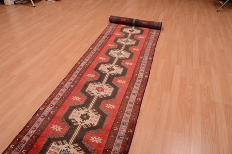 Hamedan Red Runner Hand Knotted 27 X 129 Area Rug 100-74888 Image 6