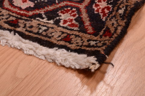Hamedan Red Runner Hand Knotted 26 X 126 Area Rug 100-74889 Image 2