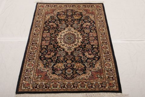 Tabriz Multicolor Hand Knotted 26 X 42 Area Rug 155-74927 Image 2