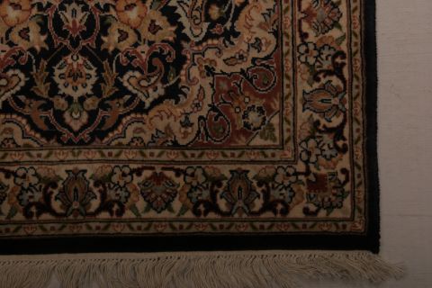 Tabriz Multicolor Hand Knotted 26 X 42 Area Rug 155-74927 Image 7