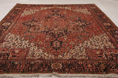 Heriz Red Hand Knotted 99 X 126 Area Rug 155-74949 Image 2
