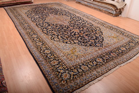 Kashan Blue Hand Knotted 98 X 175 Area Rug 100-75971 Image 3