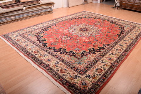 Yazd Red Hand Knotted 99 X 128 Area Rug 100-75976 Image 11