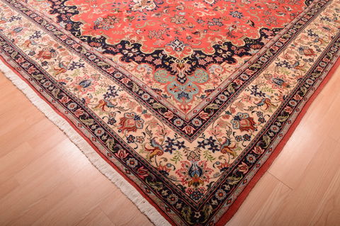 Yazd Red Hand Knotted 99 X 128 Area Rug 100-75976 Image 12