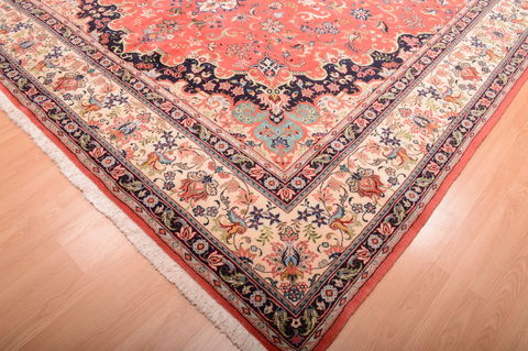 Yazd Red Hand Knotted 99 X 128 Area Rug 100-75976 Image 16