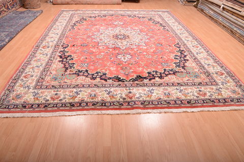 Yazd Red Hand Knotted 99 X 128 Area Rug 100-75976 Image 1