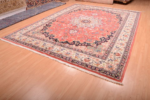 Yazd Red Hand Knotted 99 X 128 Area Rug 100-75976 Image 2