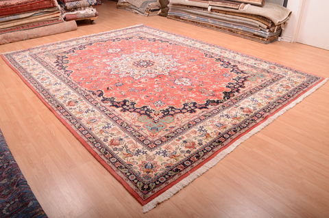 Yazd Red Hand Knotted 99 X 128 Area Rug 100-75976 Image 3