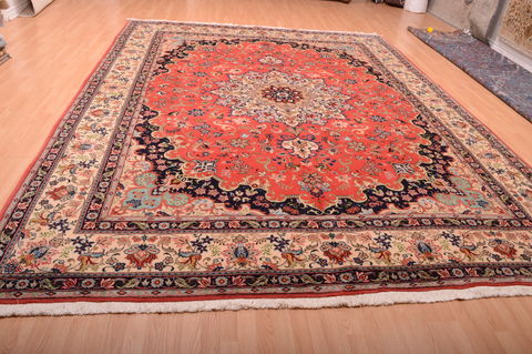 Yazd Red Hand Knotted 99 X 128 Area Rug 100-75976 Image 4