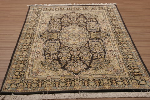 Tabriz Multicolor Hand Knotted 47 X 70 Area Rug 155-76157 Image 2