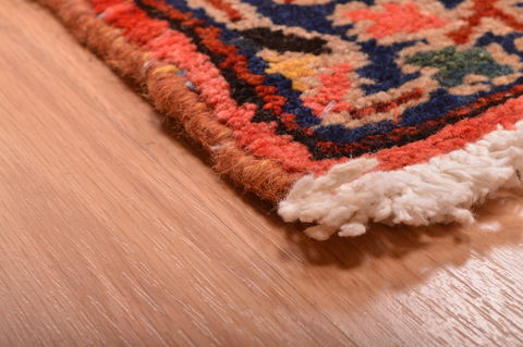 Bakhtiar Red Hand Knotted 104 X 122 Area Rug 100-76175 Image 14