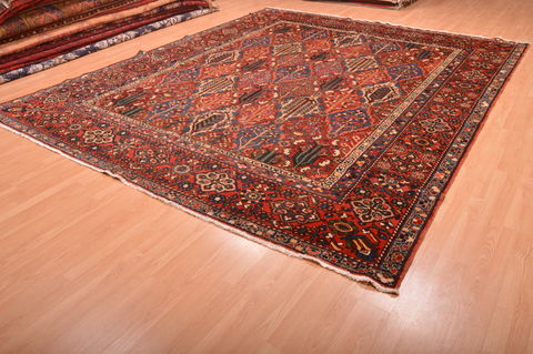 Bakhtiar Red Hand Knotted 104 X 122 Area Rug 100-76175 Image 2