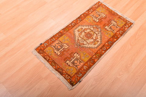 Tabriz Beige Hand Knotted 19 X 29 Area Rug 100-76301 Image 2