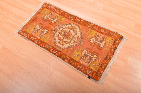 Tabriz Beige Hand Knotted 19 X 29 Area Rug 100-76301 Image 3