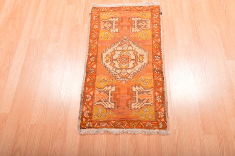 Tabriz Beige Hand Knotted 19 X 29 Area Rug 100-76301 Image 4