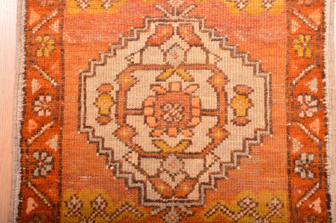 Tabriz Beige Hand Knotted 19 X 29 Area Rug 100-76301 Image 6