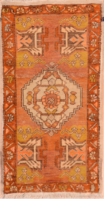 Tabriz Beige Hand Knotted 19 X 29 Area Rug 100-76301 Image 0