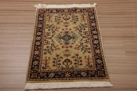 Sarouk Multicolor Hand Knotted 22 X 32 Area Rug 155-76364 Image 2