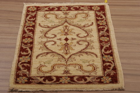 Sarouk Multicolor Hand Knotted 24 X 28 Area Rug 155-76366 Image 1