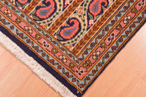 Qum Red Hand Knotted 25 X 31 Area Rug 100-76570 Image 4