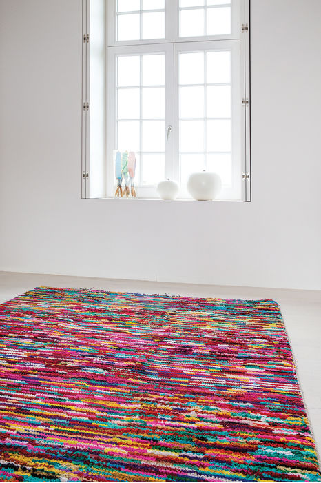 Surya Celebration Red 20 X 30 Area Rug CEB4000-23 800-89032 Image 1