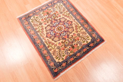 Sarouk Beige Hand Knotted 23 X 28 Area Rug 253-89291 Image 2
