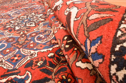 Bakhtiar Red Hand Knotted 70 X 105 Area Rug 100-89787 Image 15