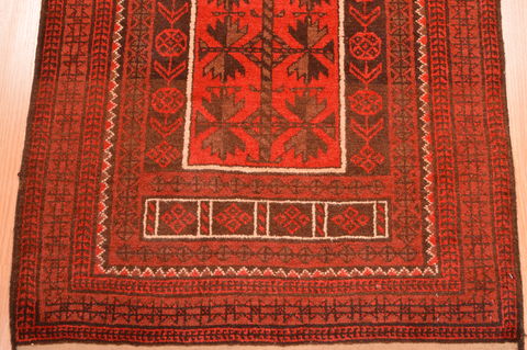 Baluch Red Hand Knotted 30 X 47 Area Rug 100-89820 Image 4